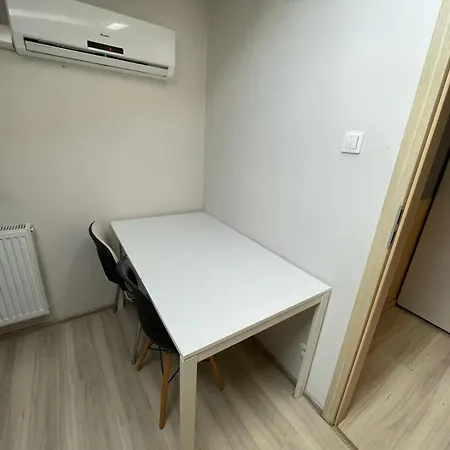Dahlia - Old Town, Self Check-in Apartment *