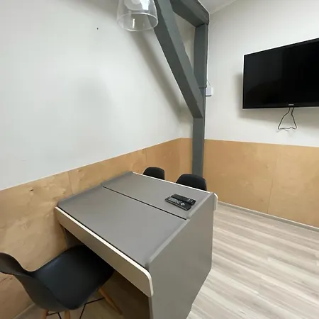 Dahlia - Old Town, Self Check-in Apartment